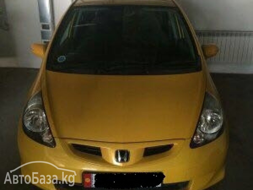 Honda Fit 2005 года за 240 000 сом