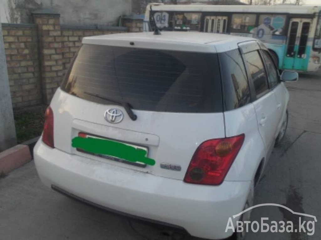 Toyota Ist 2002 года за ~250 100 сом