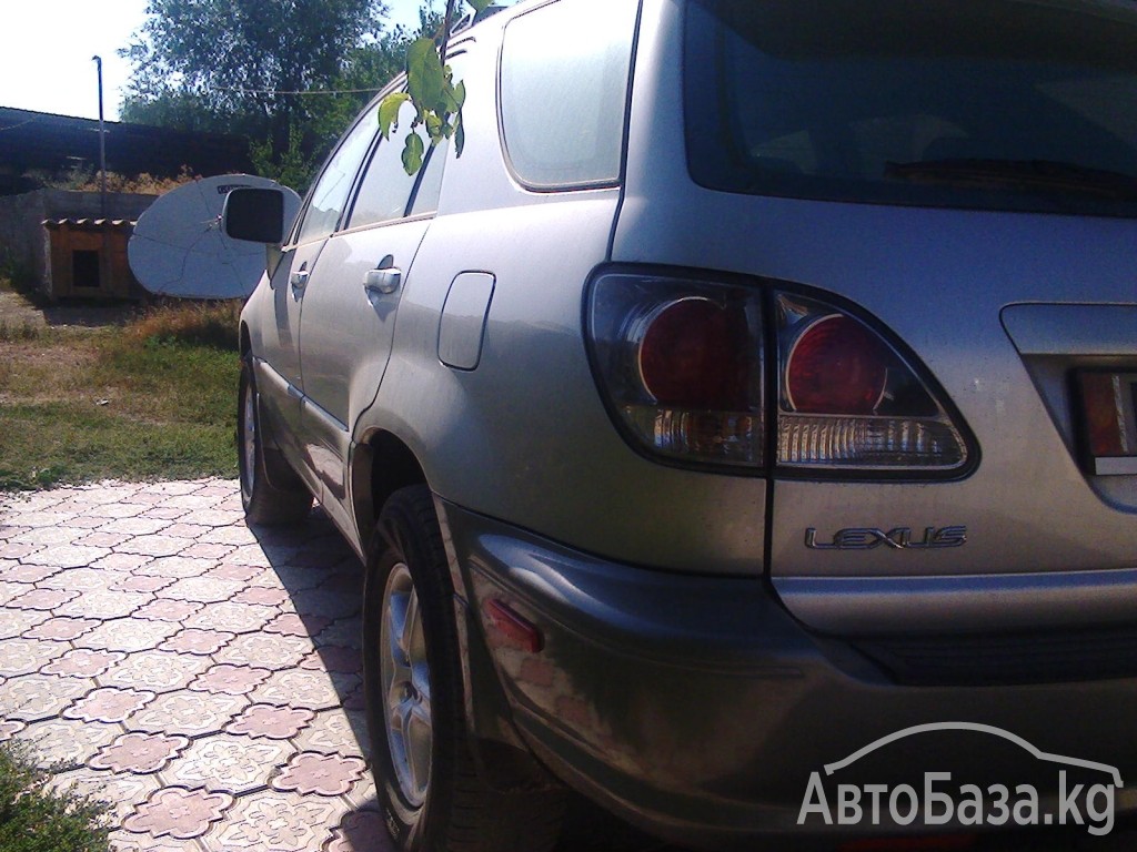 Lexus RX 2000 года за 10 000$