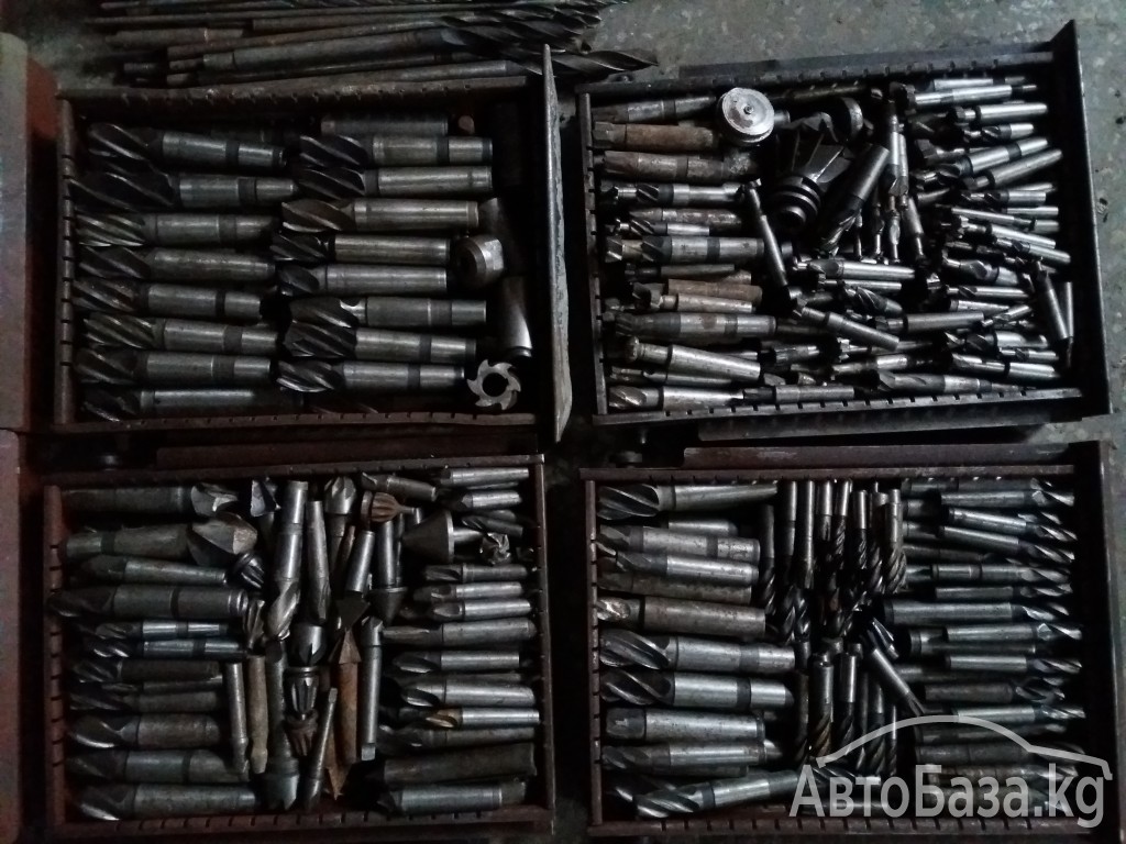 Продаю металлорежущие инструменты,  приспособления  ( производства СССР)