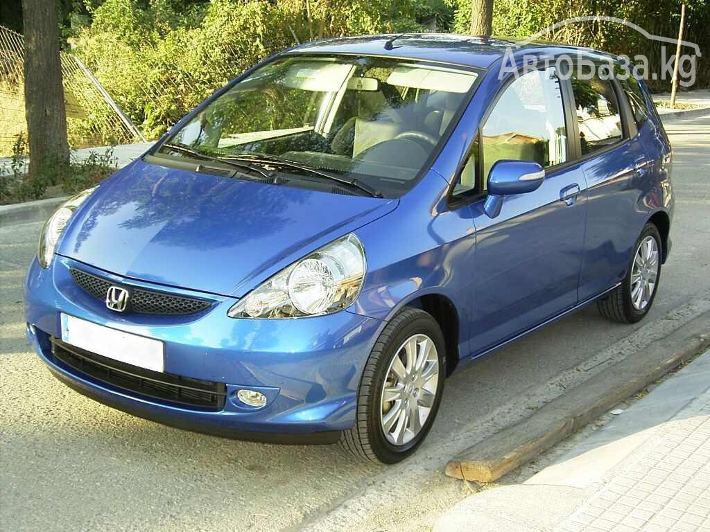 Куплю заднюю правую дверь на Honda Jazz/ Fit 2006 г