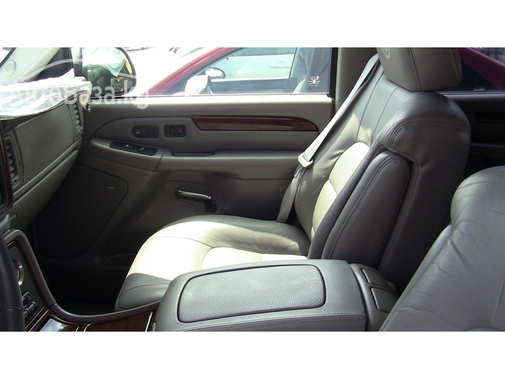 Cadillac Escalade 2001 года за ~1 637 200 сом