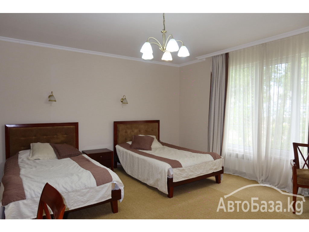 Сдается коттедж на Иссык-Куле , с. Бостери, первая линия,4 спальни!