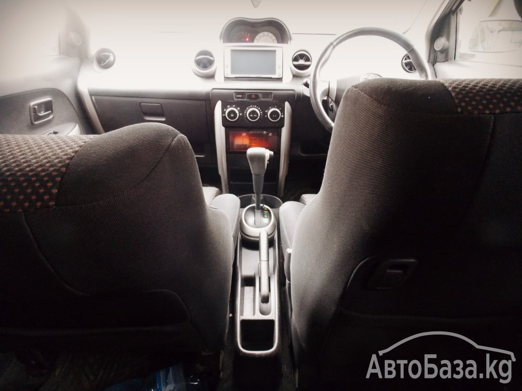 Toyota Ist 2004 года за ~416 000 сом