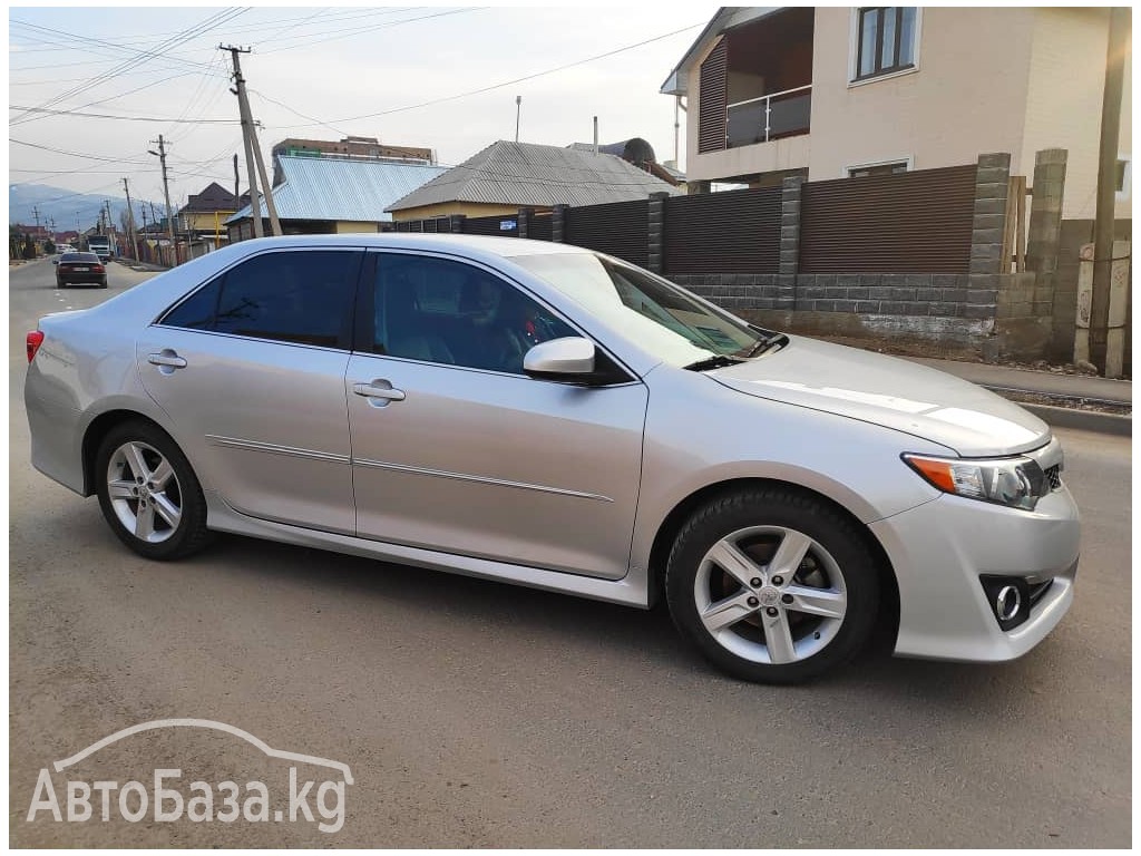 Toyota Camry 2012 года за ~940 200 сом