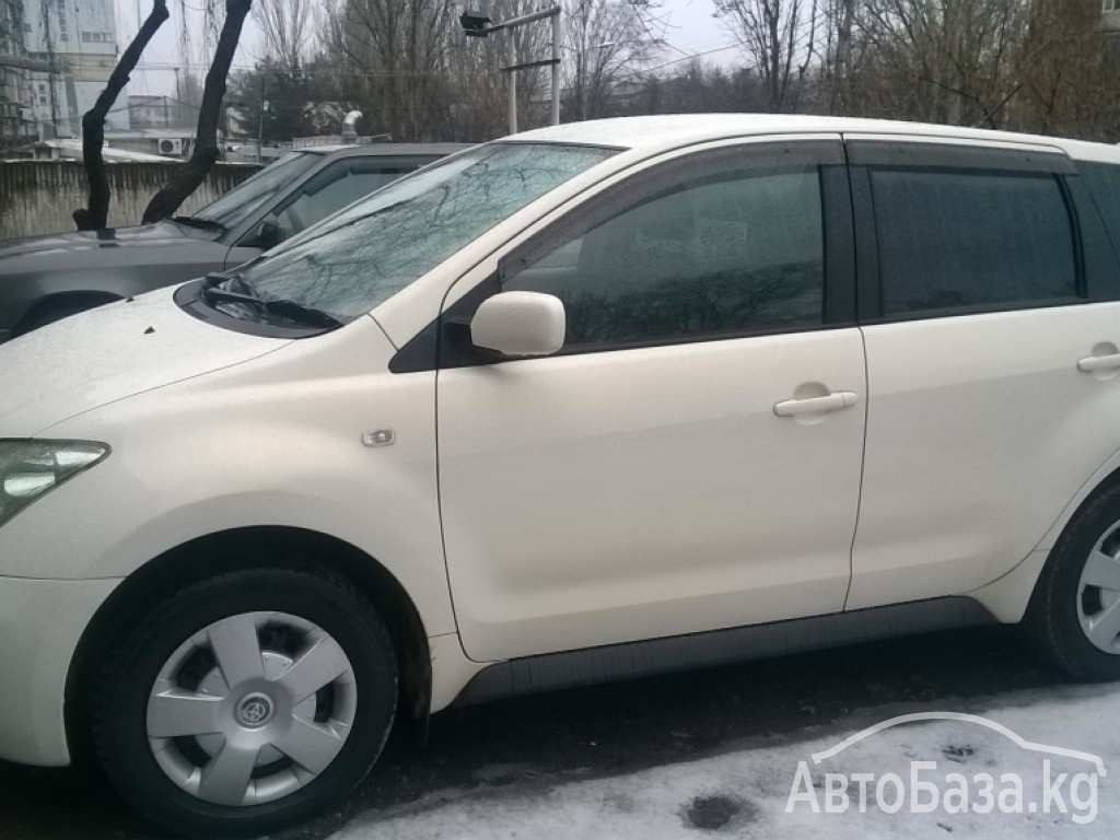 Toyota Ist 2005 года за ~362 100 сом