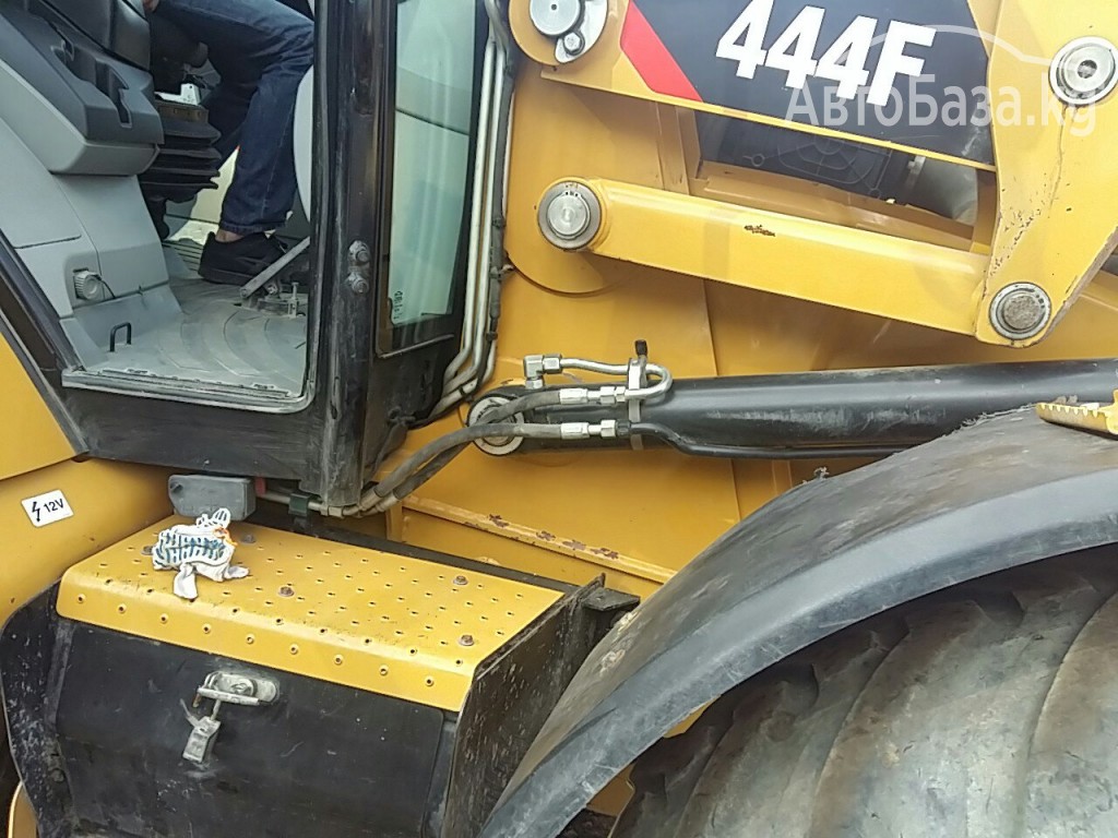 Экскаватор Caterpillar 444F