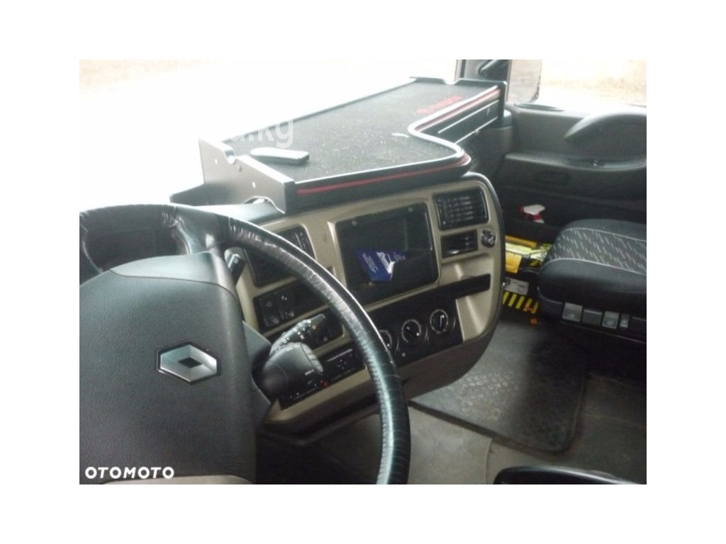 Тягач Renault MAGNUM 