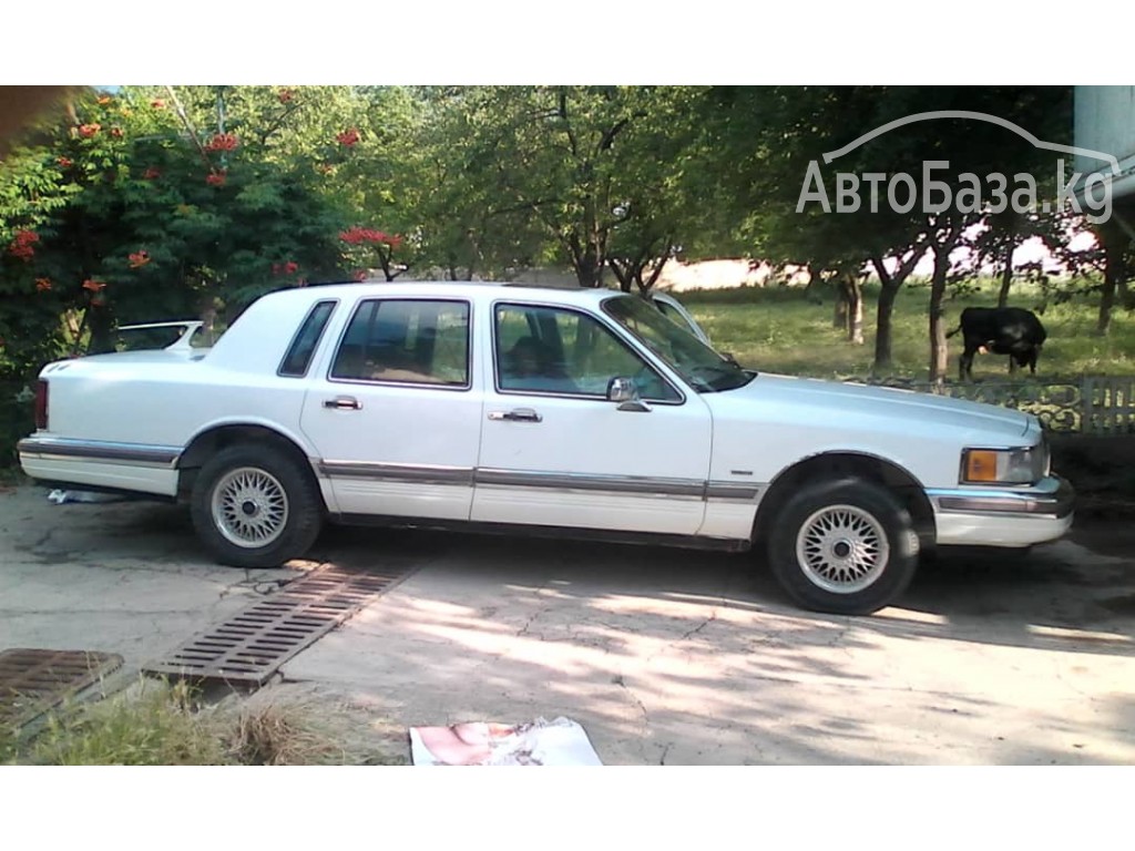 Lincoln Town Car 1990 года за ~312 500 сом