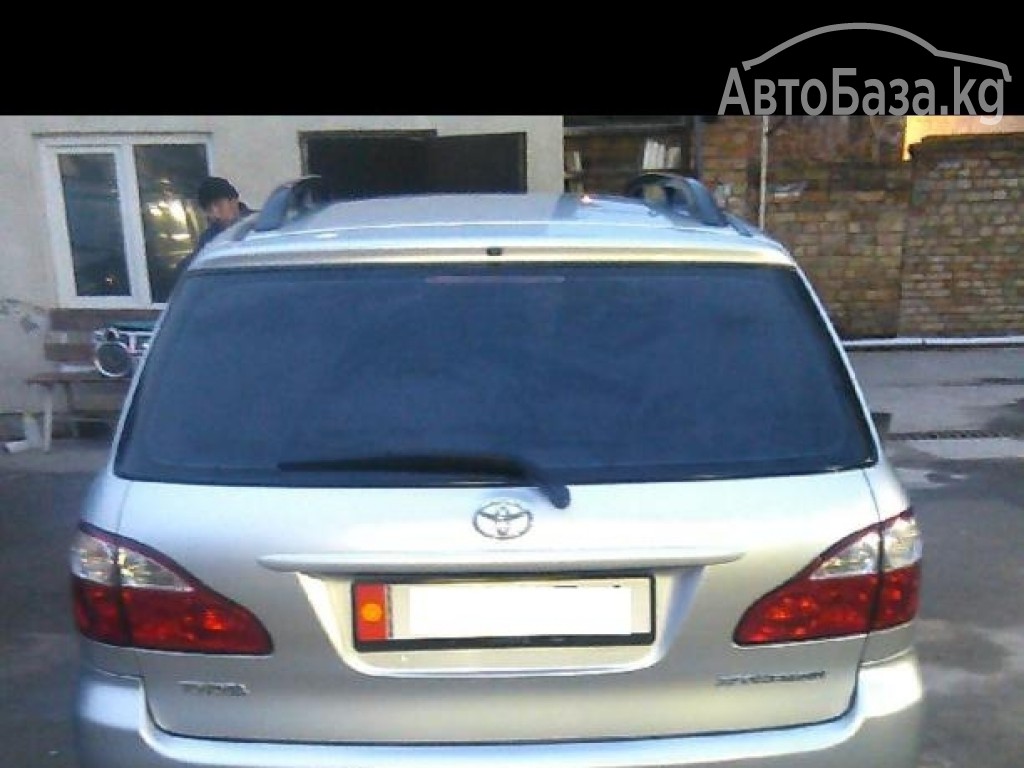 Toyota Avensis Verso 2004 года за ~1 091 000 руб.