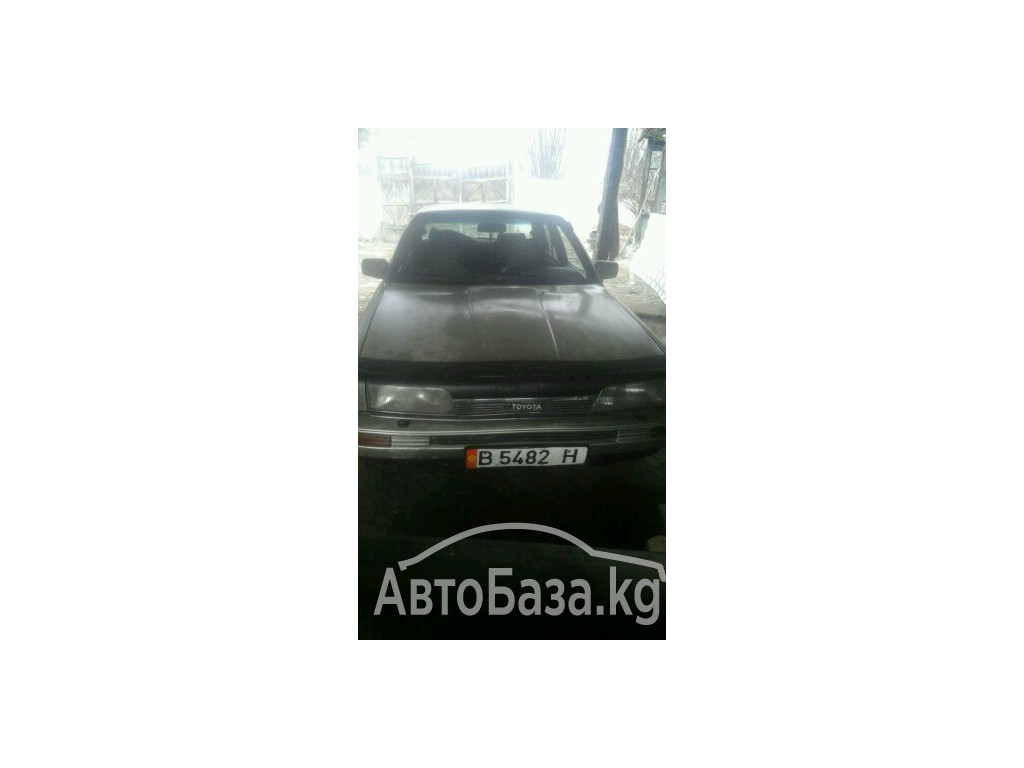 Toyota Camry 1987 года за 100 000 сом