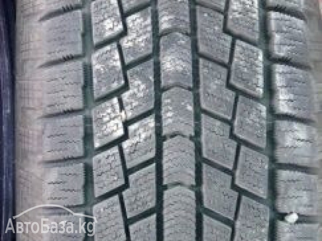 Продаю шины липучка R18 235/55 HanKook Корейские остаток протектора 90% в о