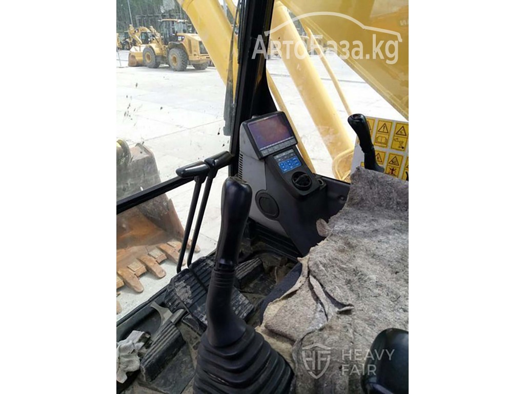 Экскаватор Komatsu PC220-8