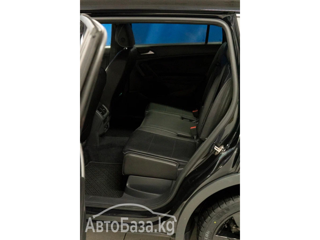 Volkswagen Tiguan 2017 года за 16 000$
