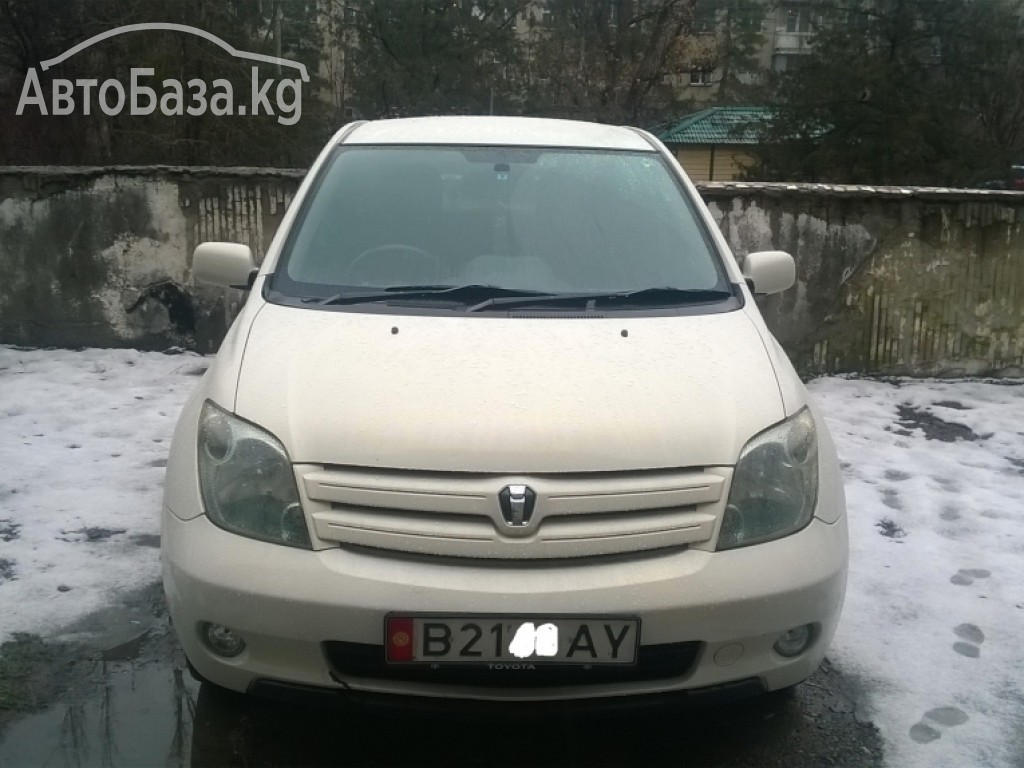 Toyota Ist 2005 года за ~362 100 сом