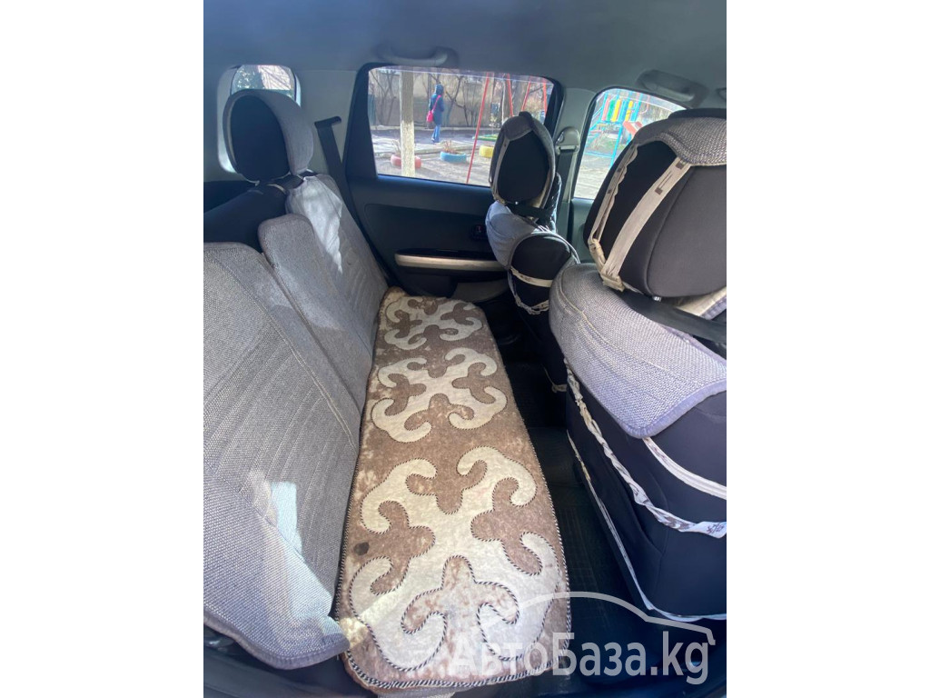 Toyota Ist 2003 года за ~596 500 сом