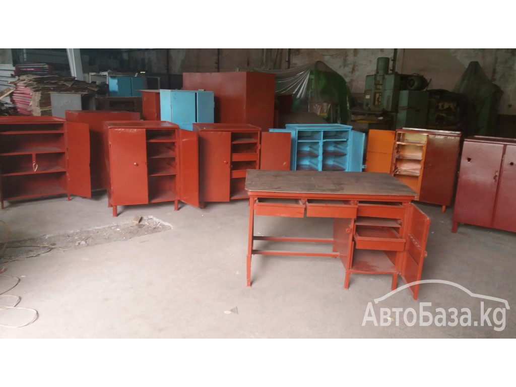 Продаю металлические стеллажи (СССР) и шкафы