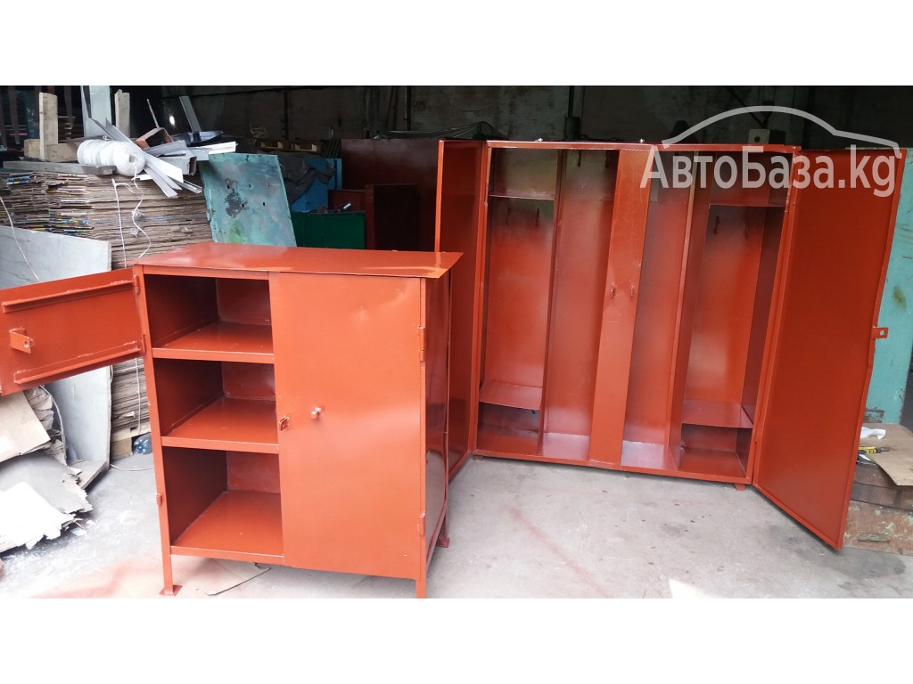 Продаю металлические стеллажи (СССР) и шкафы