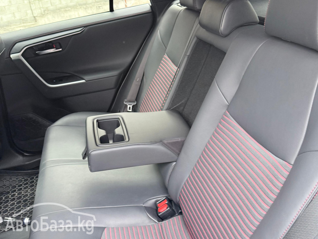 Toyota RAV4 2017 года за ~2 368 500 сом
