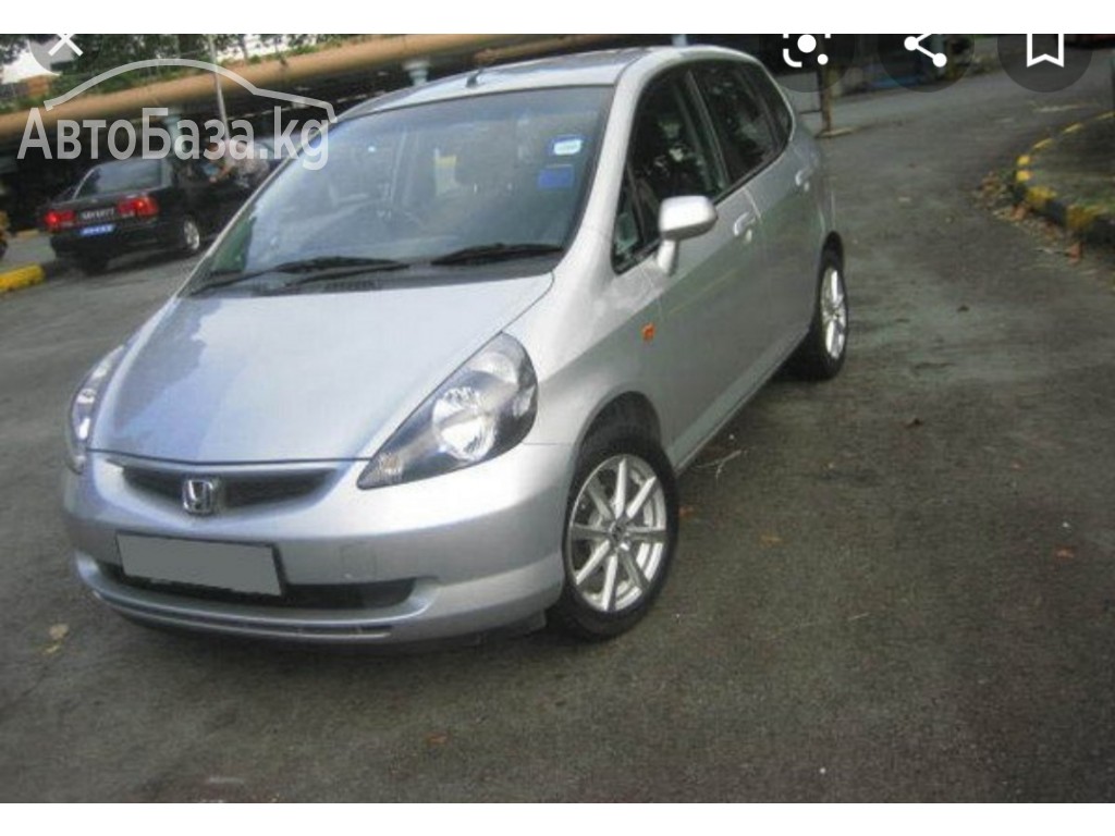 Сдаю В аренду Honda fit на длительный срок.Т:0708 23 22 67