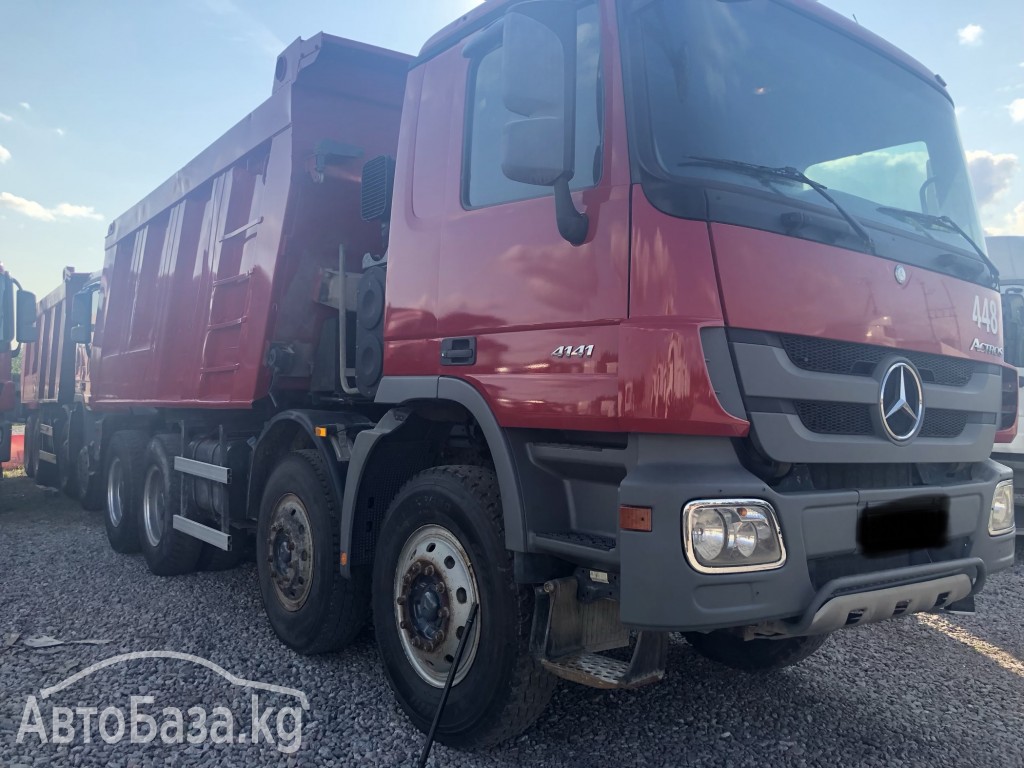 Самосвал Mercedes-Benz actros