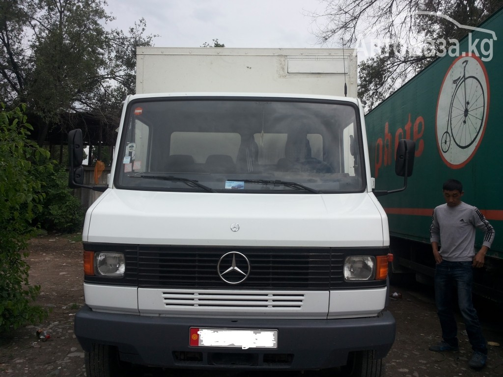 Бортовой Mercedes-Benz 814 гигант