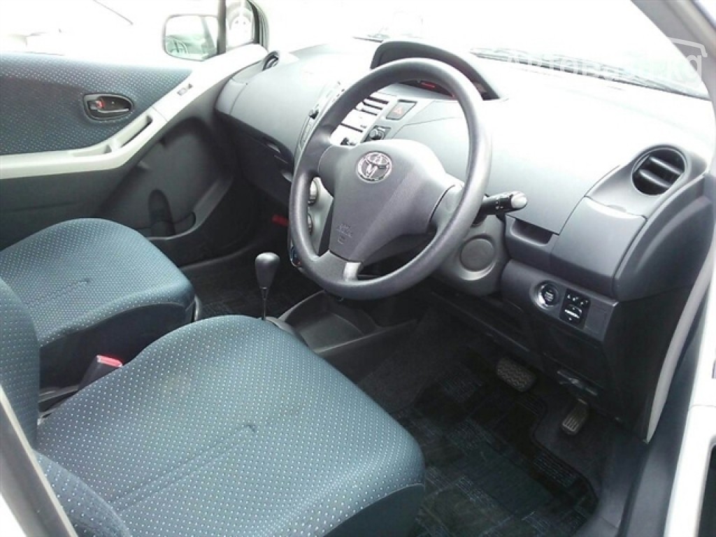 Toyota Vitz 2005 года за ~416 000 сом