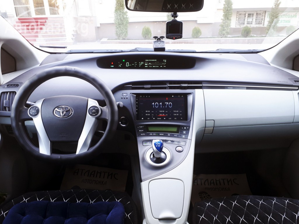 Toyota Prius 2011 года за ~929 300 сом