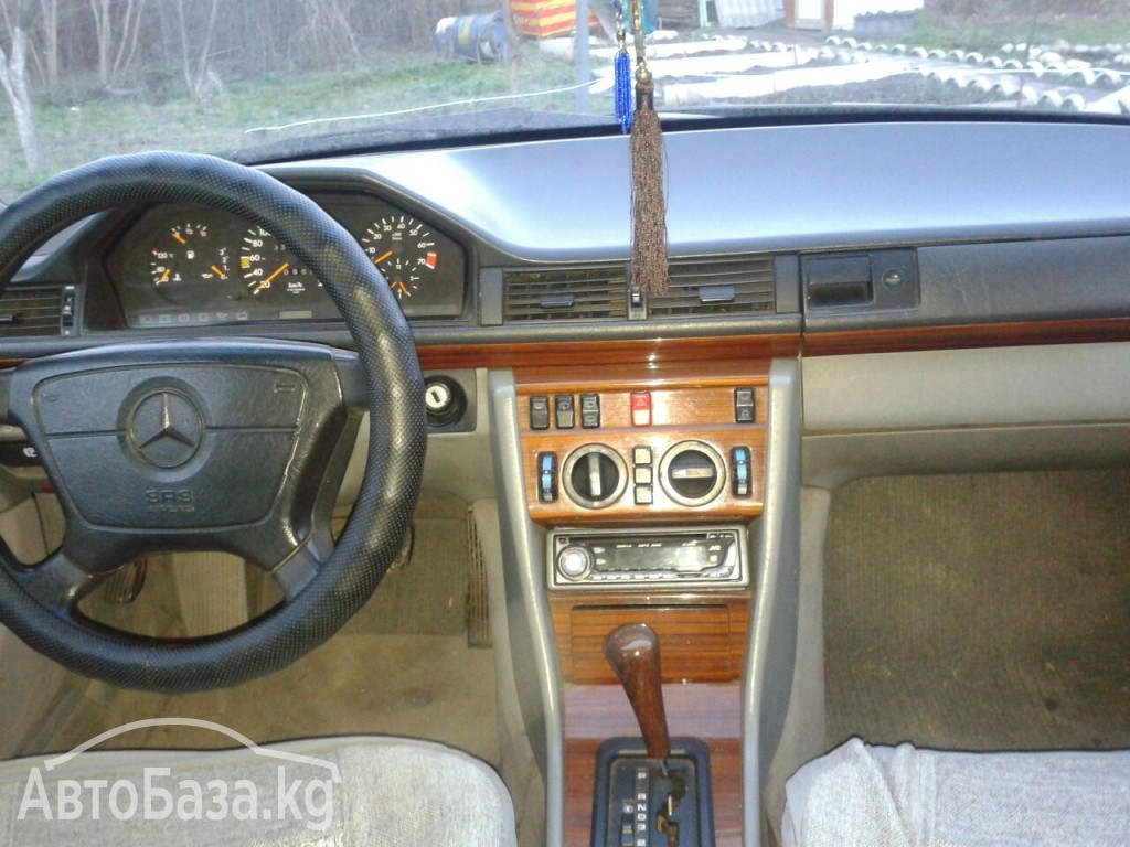 Mercedes-Benz E-Класс 1993 года за 3 800$