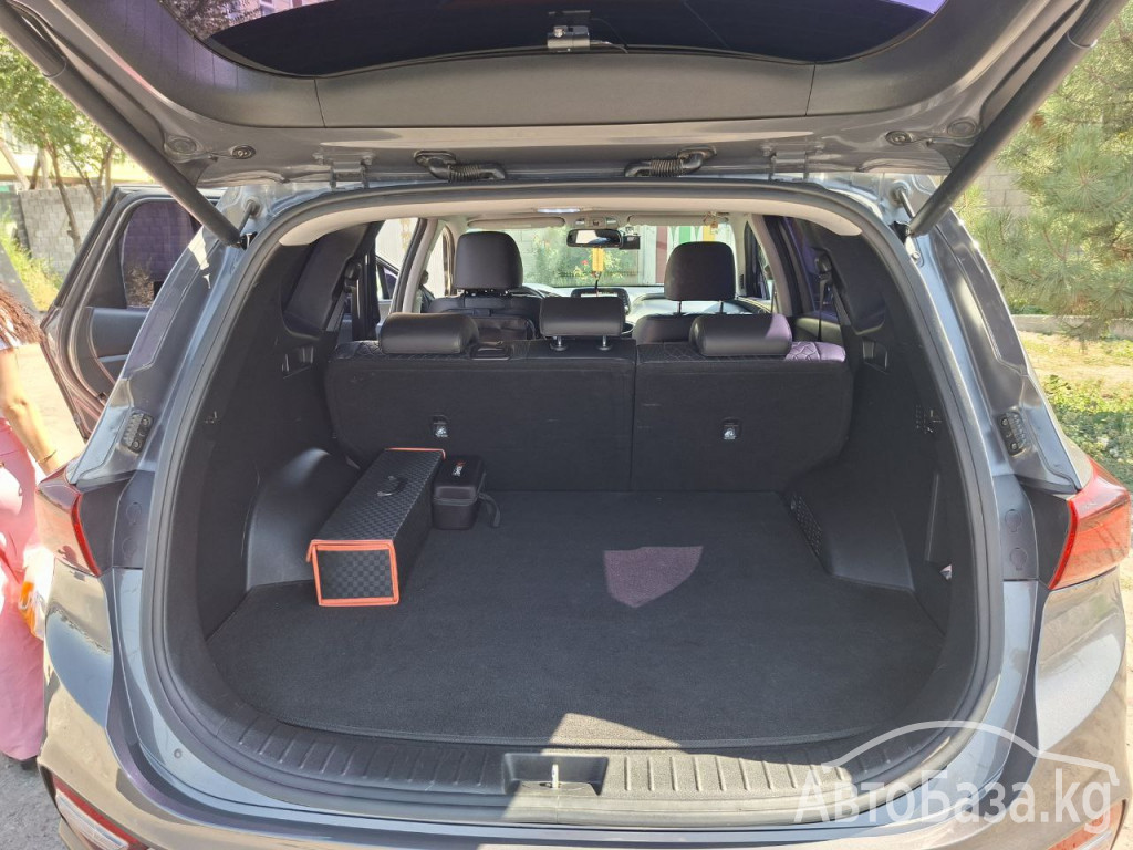 Hyundai Santa Fe 2017 года за ~2 149 200 сом