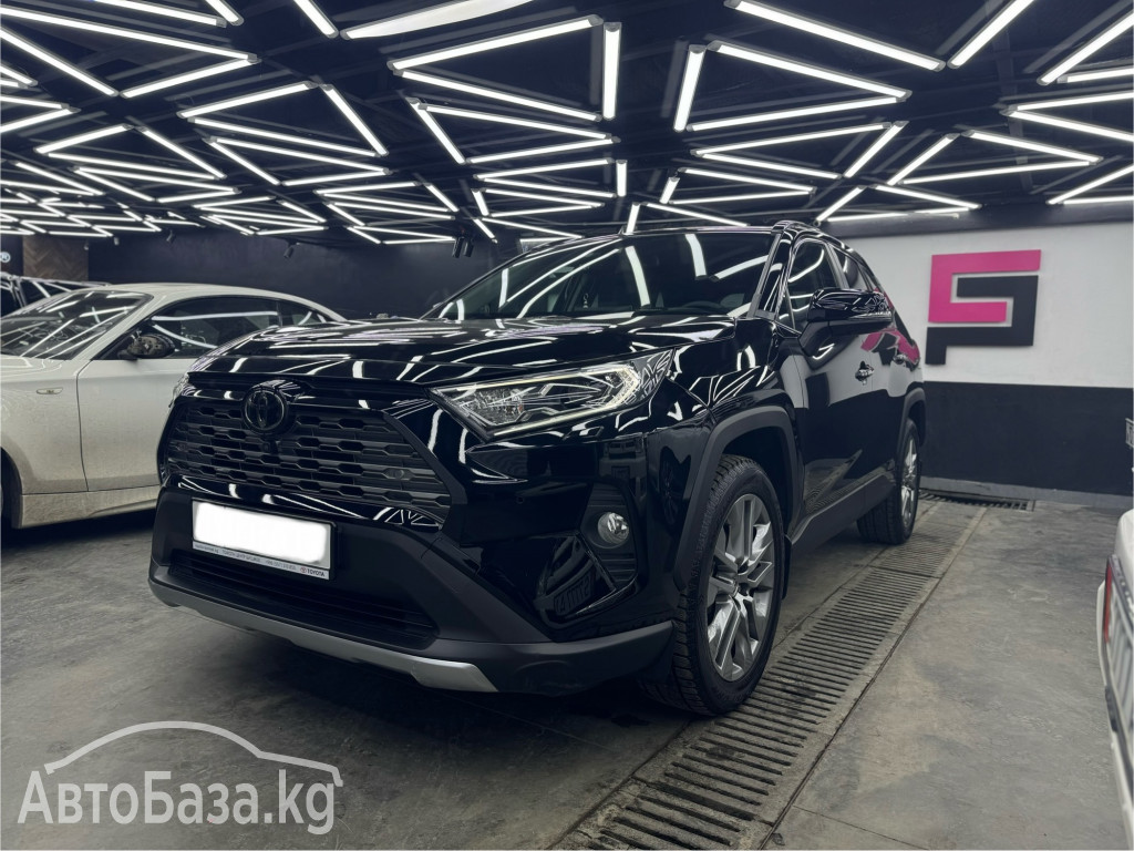 Toyota RAV4 2017 года за ~2 906 000 сом