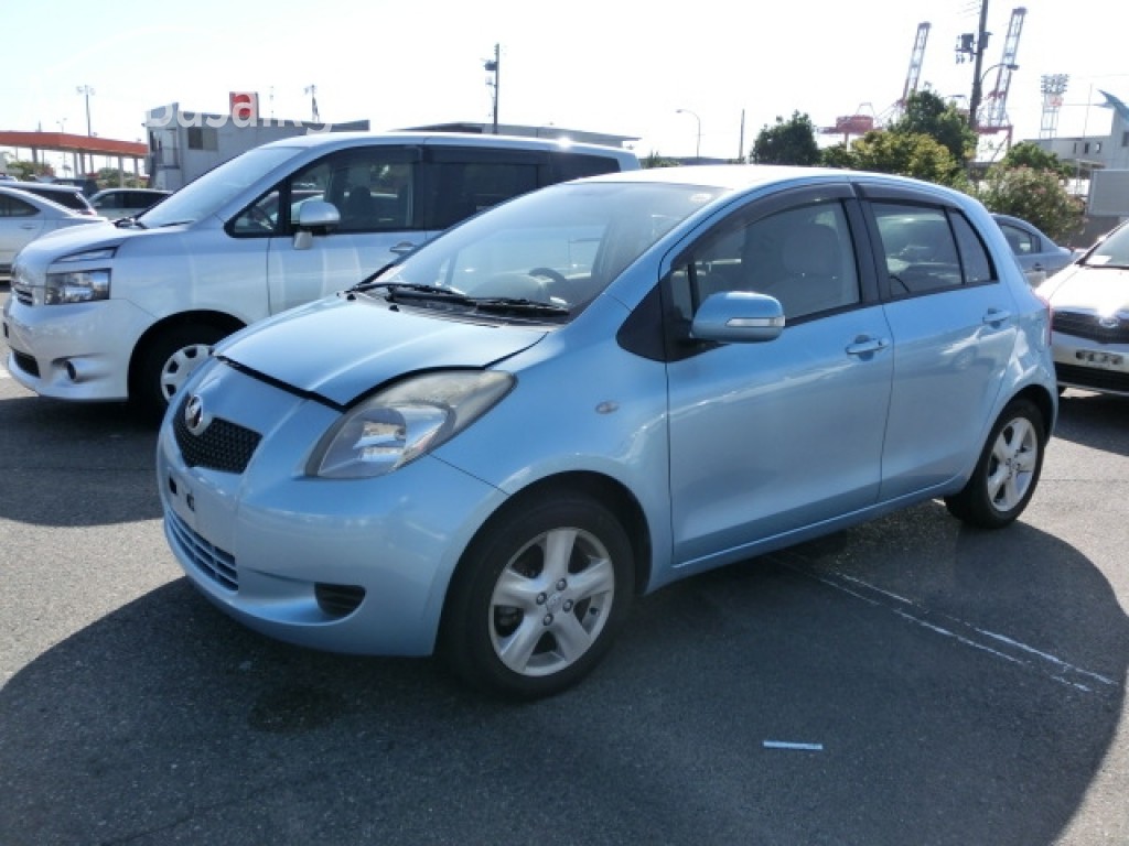 Toyota Vitz 2006 года за ~474 200 сом