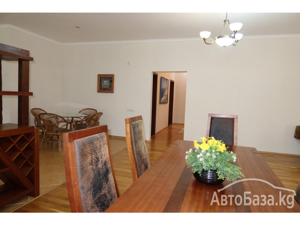 Сдается коттедж на Иссык-Куле , с. Бостери, первая линия,4 спальни!