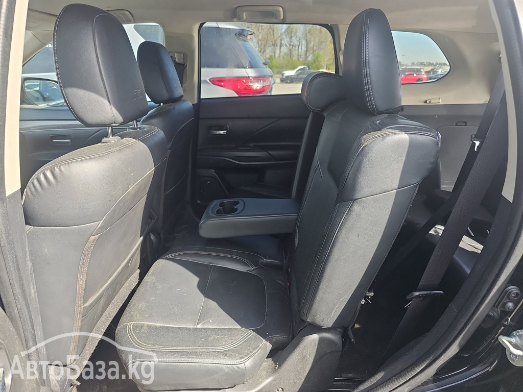 Mitsubishi Outlander 2017 года за 1 900 000 сом