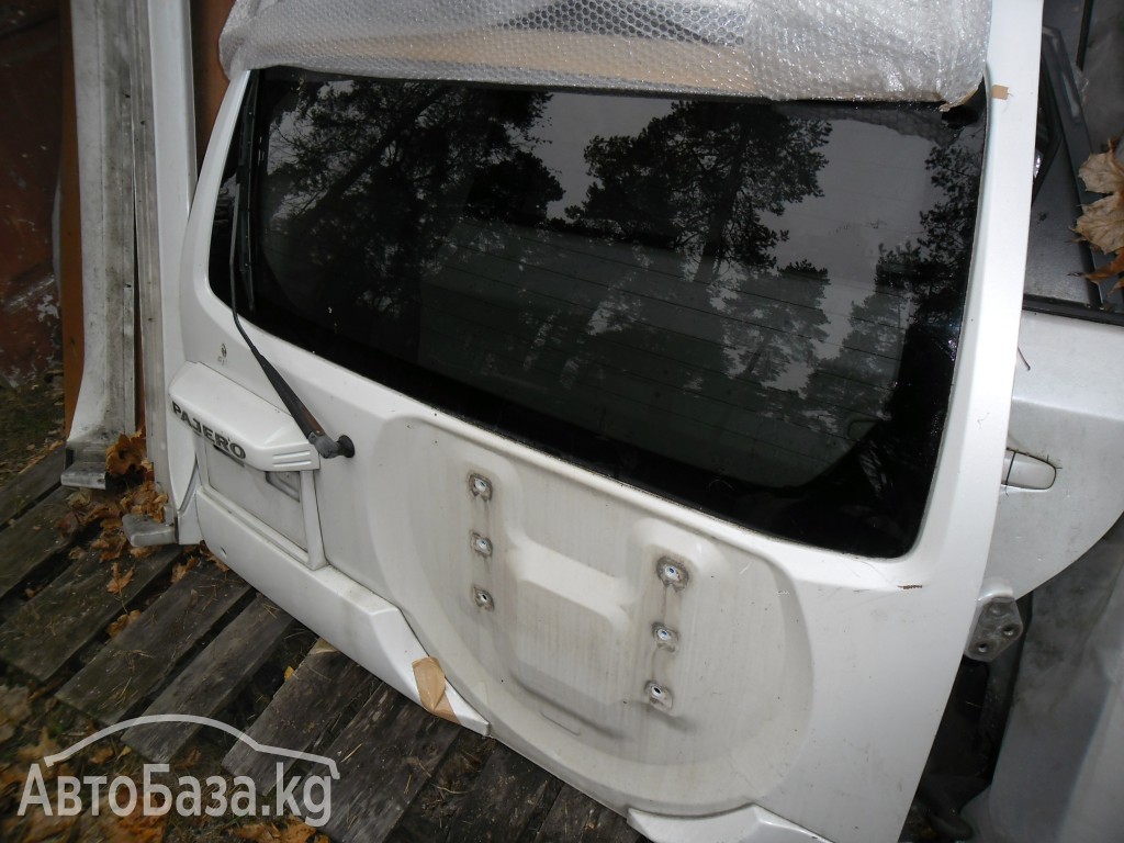 Дверь багажника на Mitsubishi Pajero 3 Montero 3