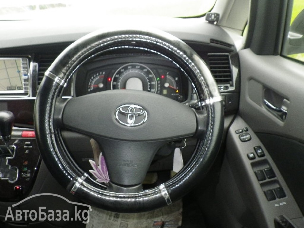 Toyota Isis 2005 года за ~593 000 сом