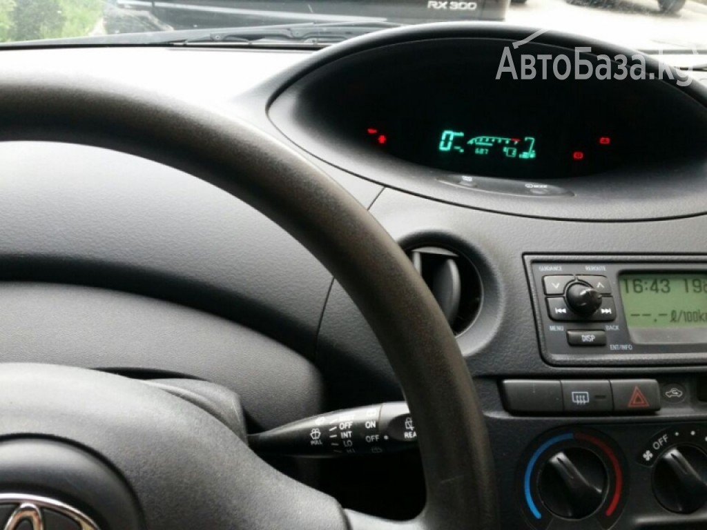 Toyota Yaris 2004 года за 275 000 сом