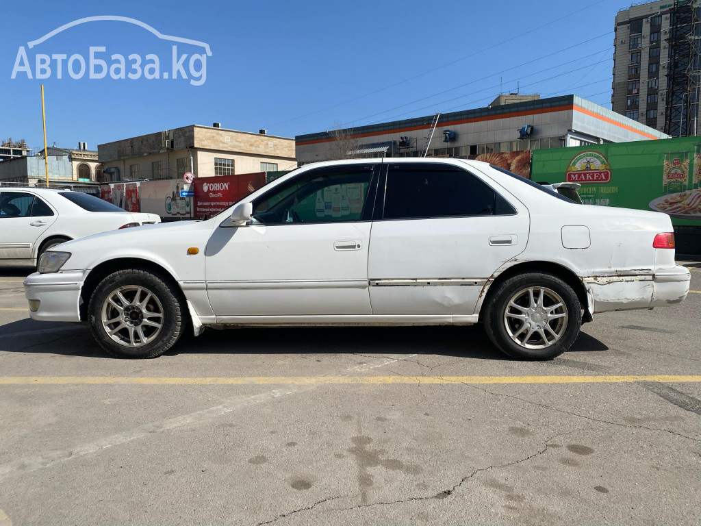 Toyota Camry 2000 года за ~300 900 руб.