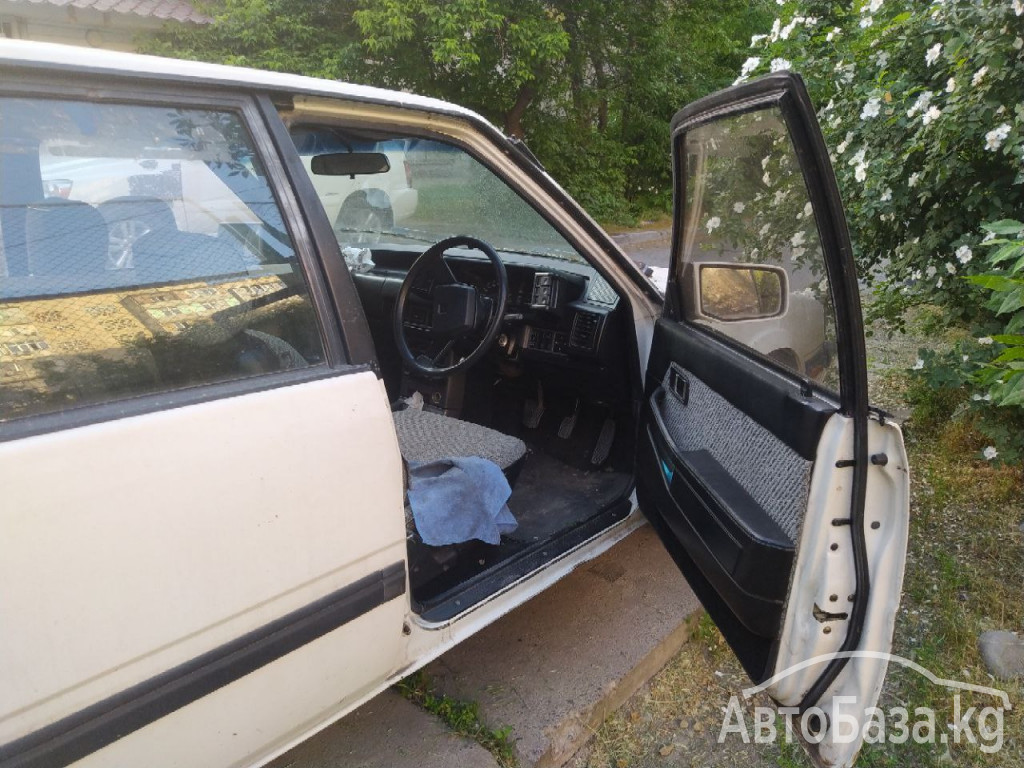 Mazda 626 1984 года за 100 000 сом