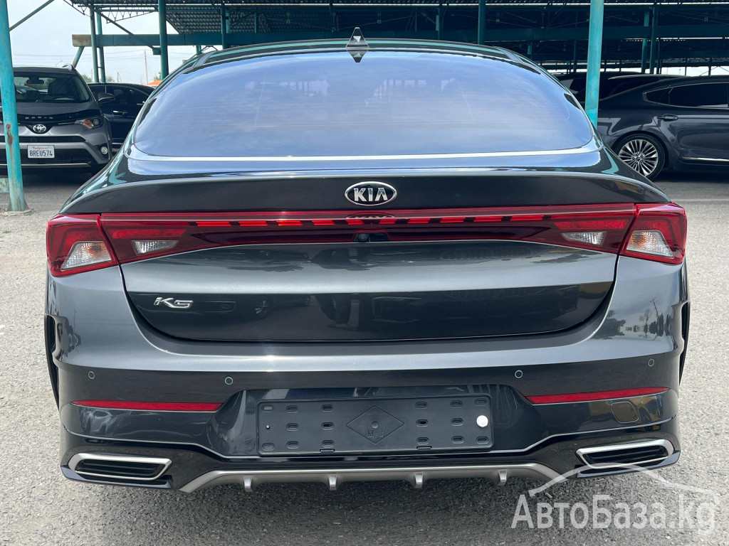 Kia K5 2017 года за 17 900 сом