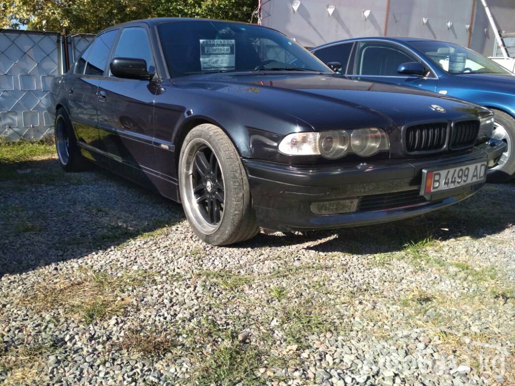 BMW 7 серия 2000 года за 8 600$
