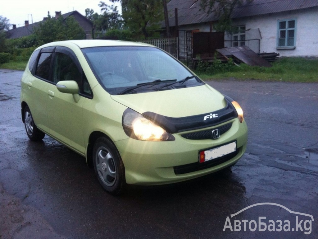 Honda Fit 2005 года за ~252 100 руб.