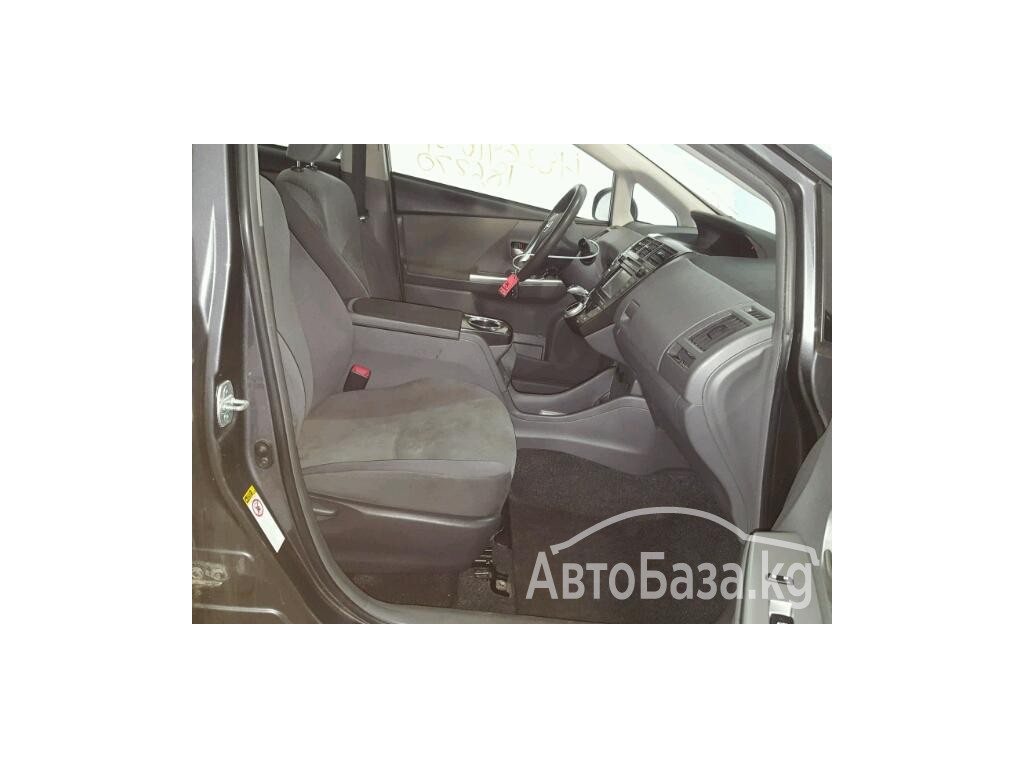 Toyota Prius V 2012 года за ~690 300 сом