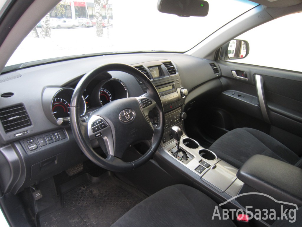 Toyota Highlander 2012 года за ~1 874 700 сом