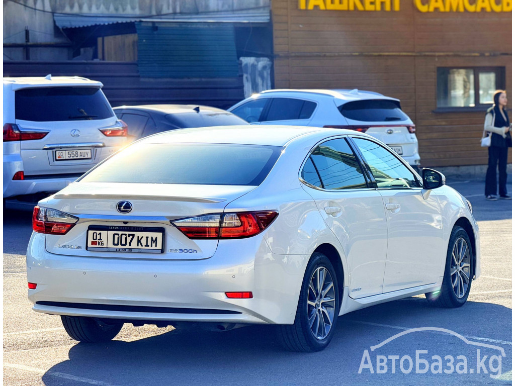 Lexus ES 2016 года за ~2 235 800 руб.