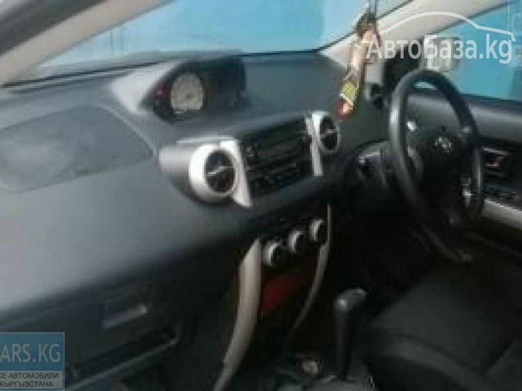 Toyota Ist 2005 года за ~388 000 сом