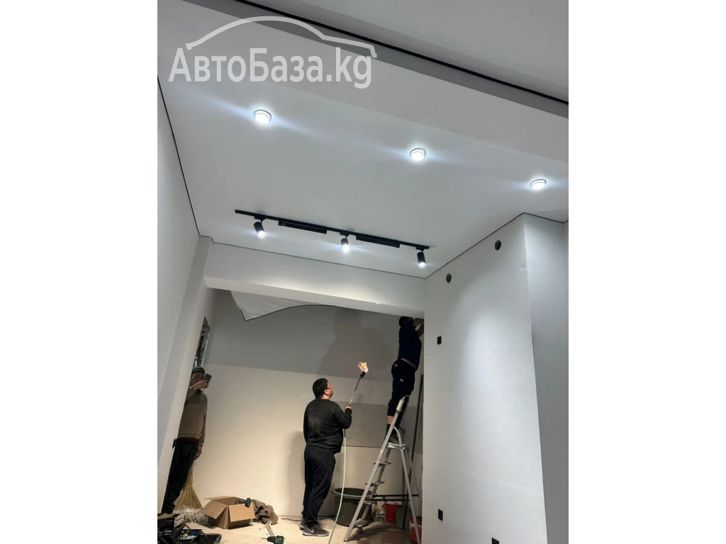 Современные натяжные потолки с встраиваемым освещением