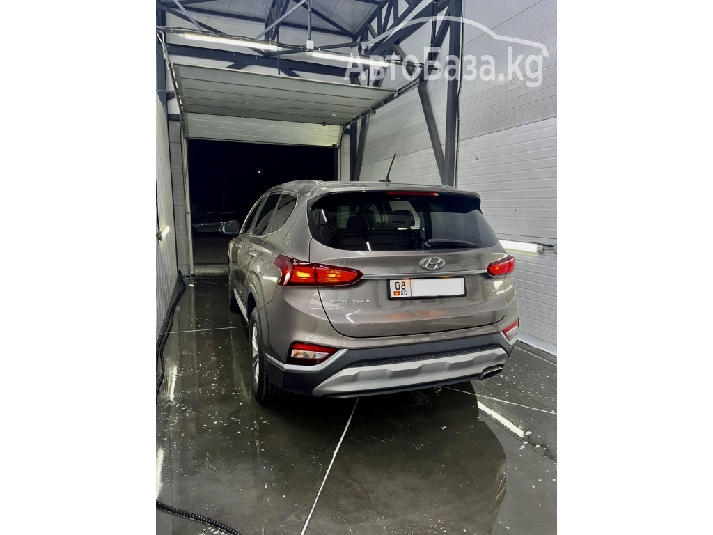 Hyundai Santa Fe 2017 года за 24 000$