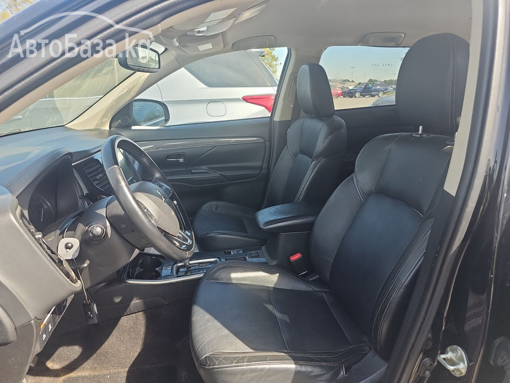Mitsubishi Outlander 2017 года за 1 900 000 сом