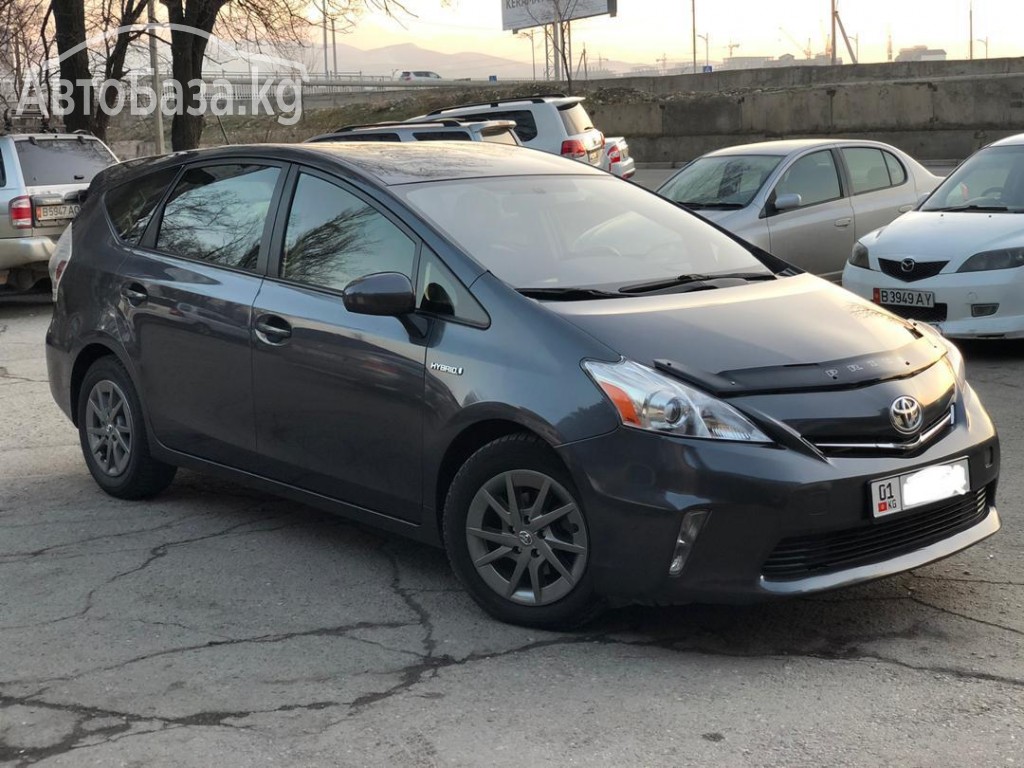 Toyota Prius V 2013 года за ~991 400 сом